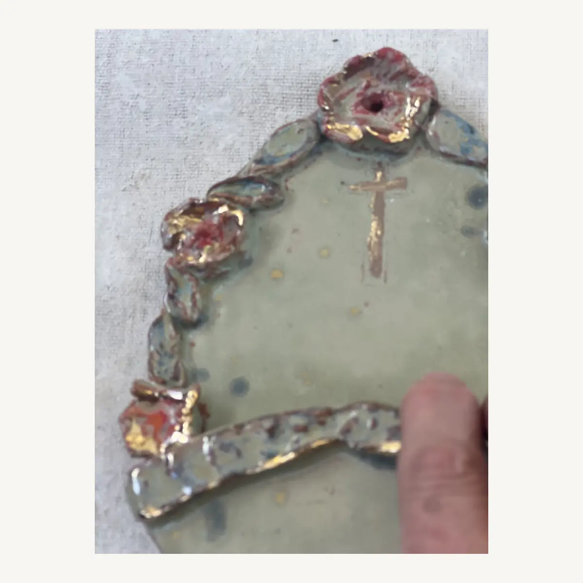 Gold laminated speclkle cross and roses holy water font - Image 2