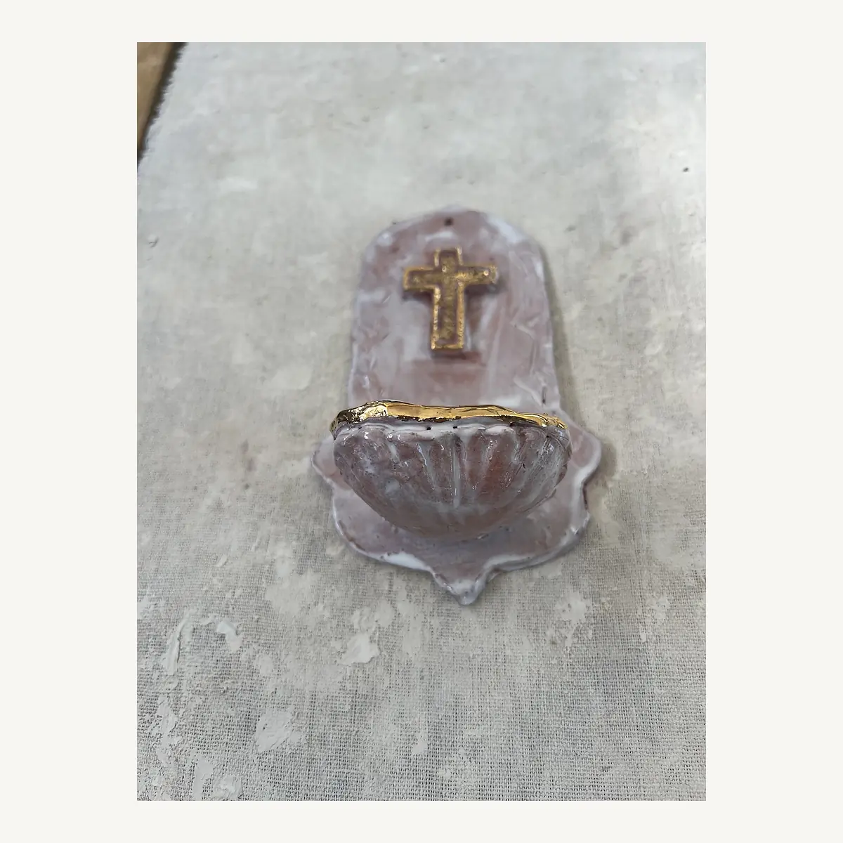 White and gold shell and cross holy water font - Image 3
