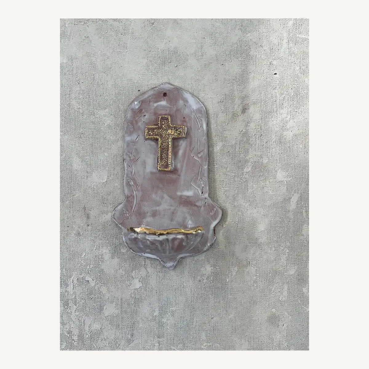 White and gold shell and cross holy water font - Image 4